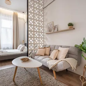 A62 - Akacfa Street - Location By Bqa Apartment